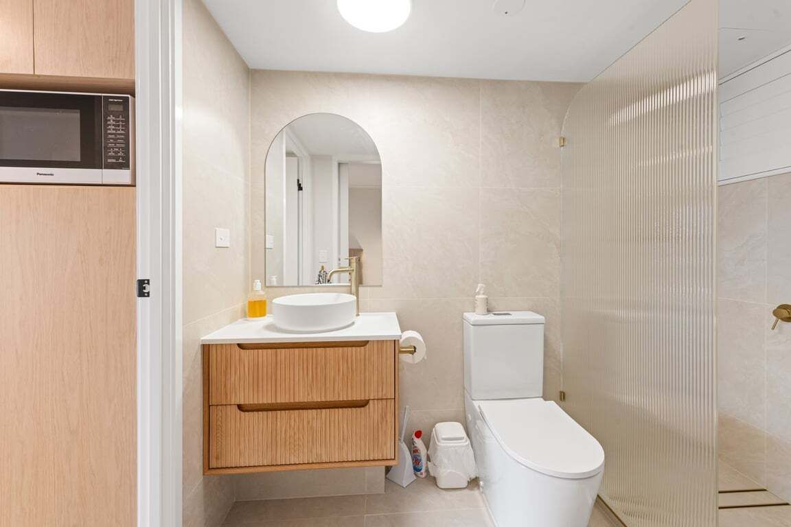 Towels, soap, shampoo, toilet paper