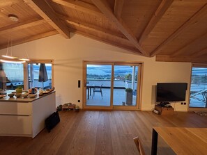 Interior - Penthouse apartment with panoramic views (Schnaitsee)