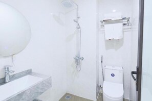 Kamar Keluarga, pemandangan kota | Kamar mandi