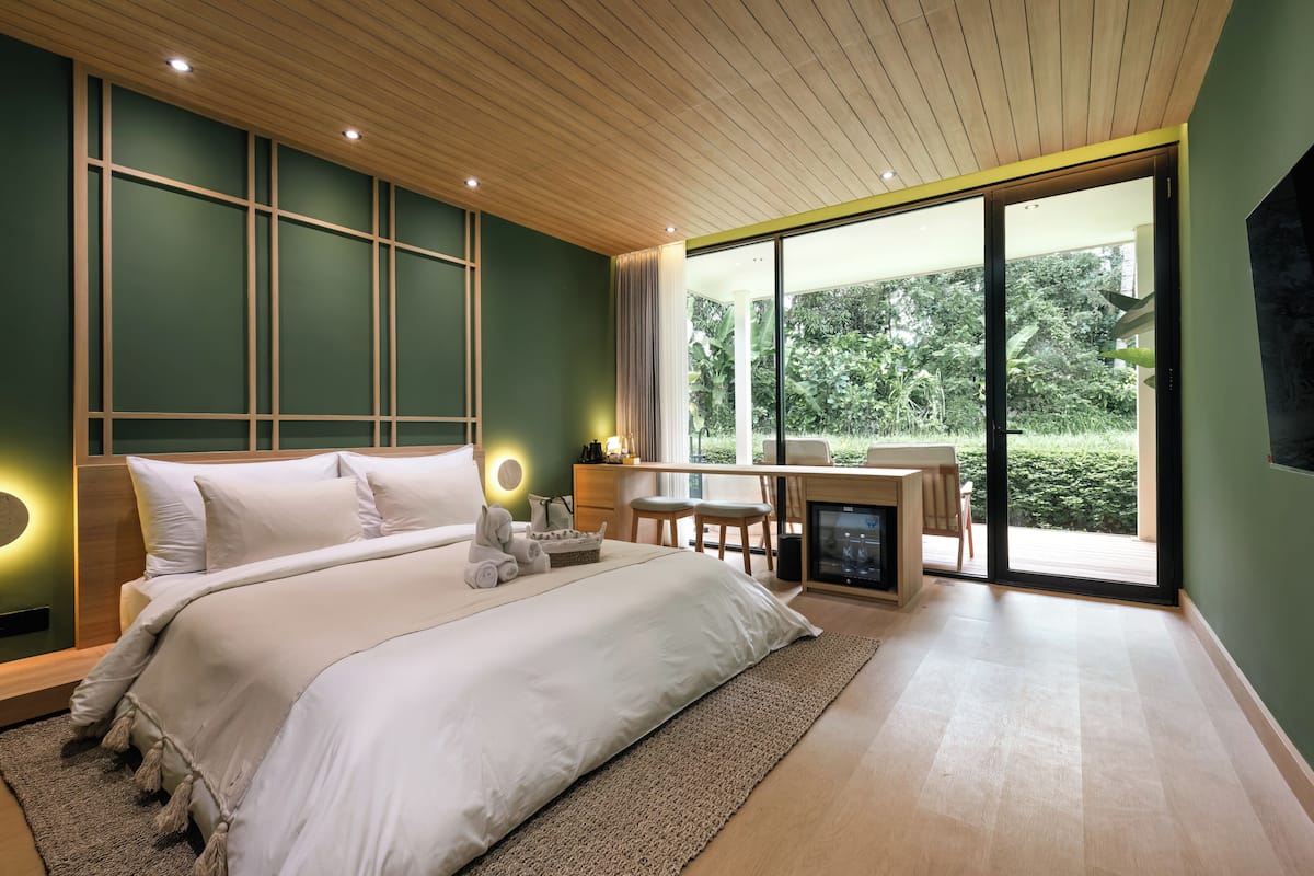 Executive Room, 1 King Bed, Garden View