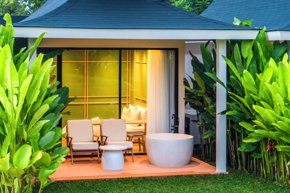 プレミア ルーム キングベッド 1 台 リゾートビュー ガーデン | テラス / パティオ