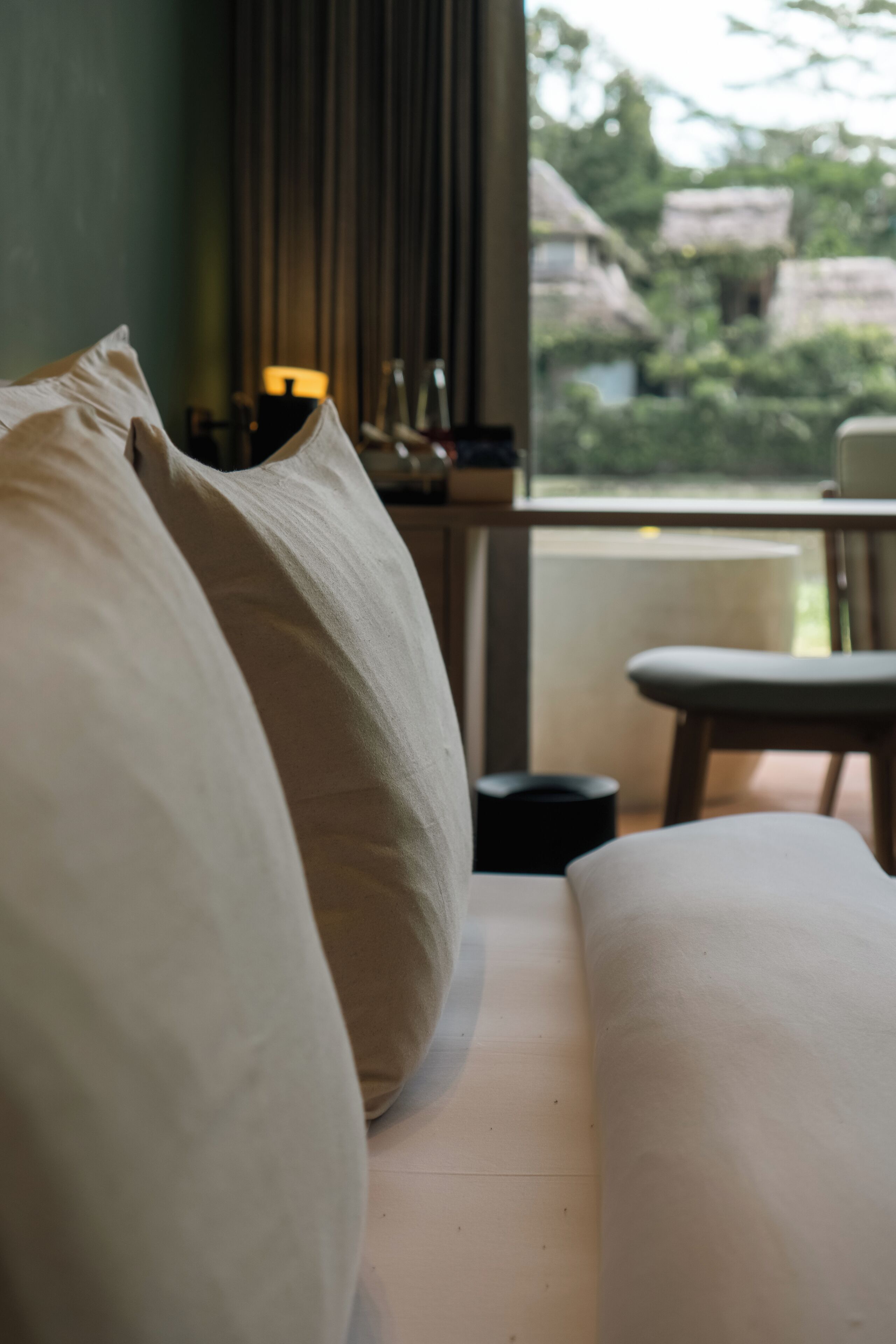 Premier Room, 1 King Bed, Resort View, Garden Area | Interior