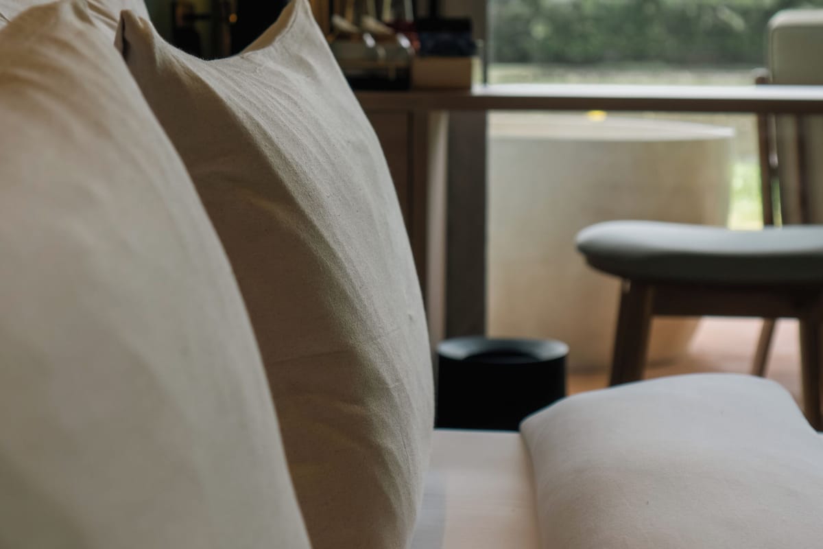 Premier Room, 1 King Bed, Resort View, Garden Area | Interior