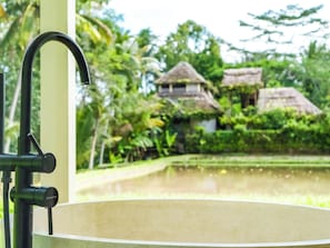 Bañera de hidromasaje privada