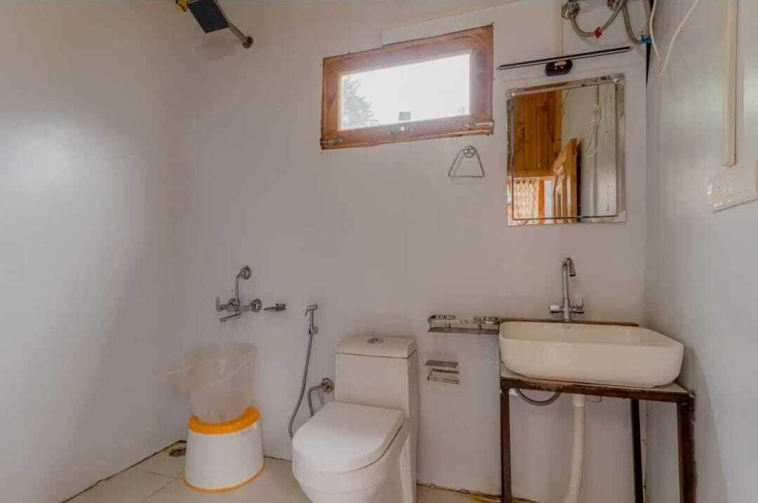 Ducha, jabón, shampoo, papel higiénico
