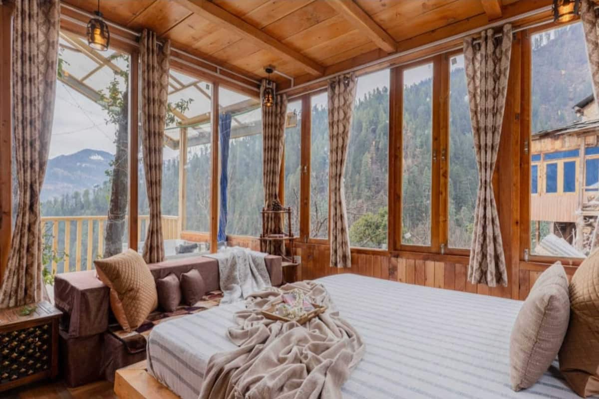 Premium-telttamajoitus, vuoristonäköala