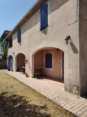 Exterior - Vrbo Property (Visan)