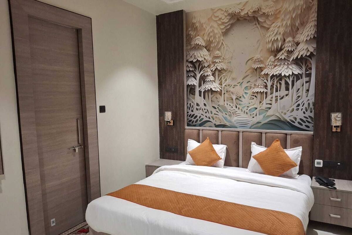 Deluxe Room, City View