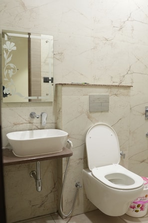 Executive Room | Bathroom - Hotel Green Palace (Prayagraj)