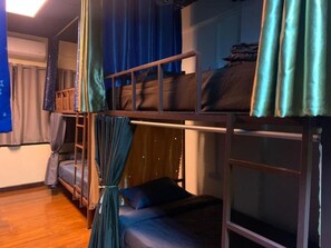 Free WiFi - Roxx Social Hostel Cafe  Bistro (Bangkok)