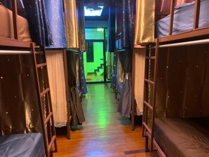 Shared Dormitory - Roxx Social Hostel Cafe  Bistro (Khaosan)