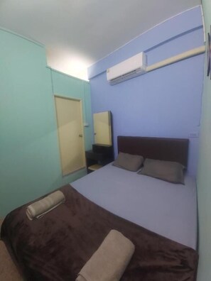 Family Room | Free WiFi - Roxx Social Hostel Cafe  Bistro (Bangkok)