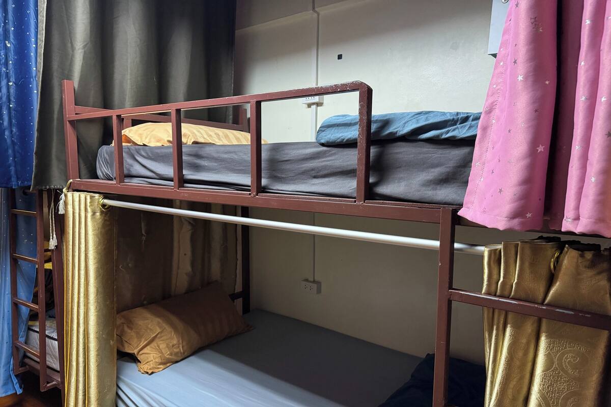 WiFi (free), bed sheets