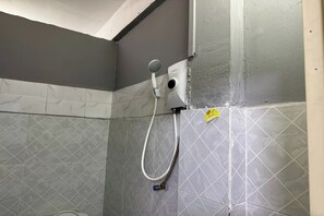 Double Room with Private Bathroom without window | Bathroom | Shower, towels - Roxx Social Hostel, Cafe & Bistro (Bangkok)