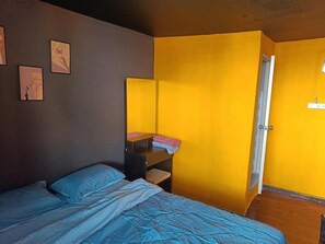 Double Room | Free WiFi - Roxx Social Hostel Cafe  Bistro (Bangkok)