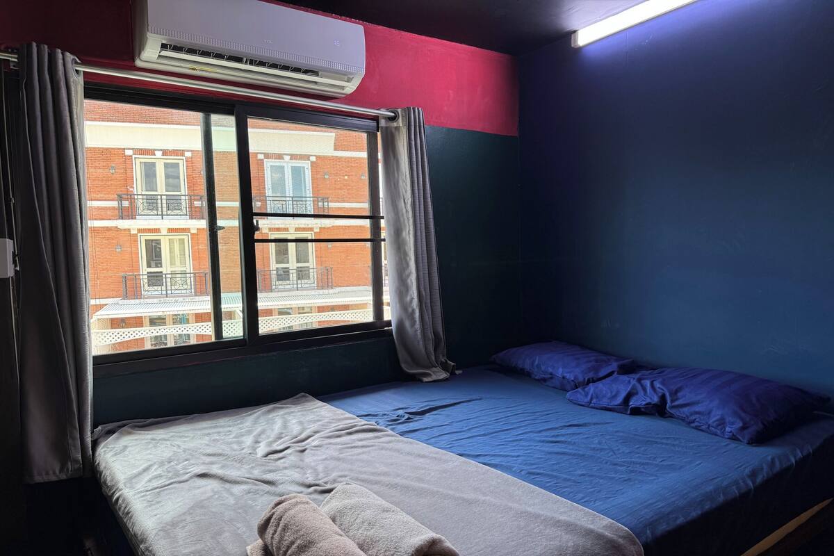Double Room with Private Bathroom with window | WiFi (free), bed sheets