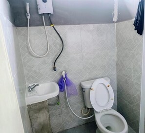 Bathroom - Roxx Social Hostel Cafe  Bistro (Khaosan)