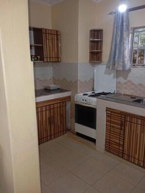 Private kitchen - Longonot View Eco Camp and Accommodation (Naivasha Near Hi Peak Schools)