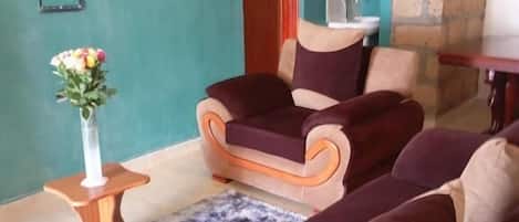 Deluxe Studio Suite, Balcony, Lake View | Interior