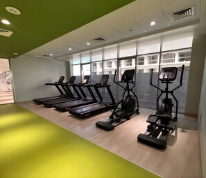 Apartamento Confort, balcón, vistas a la ciudad | Sala de fitness