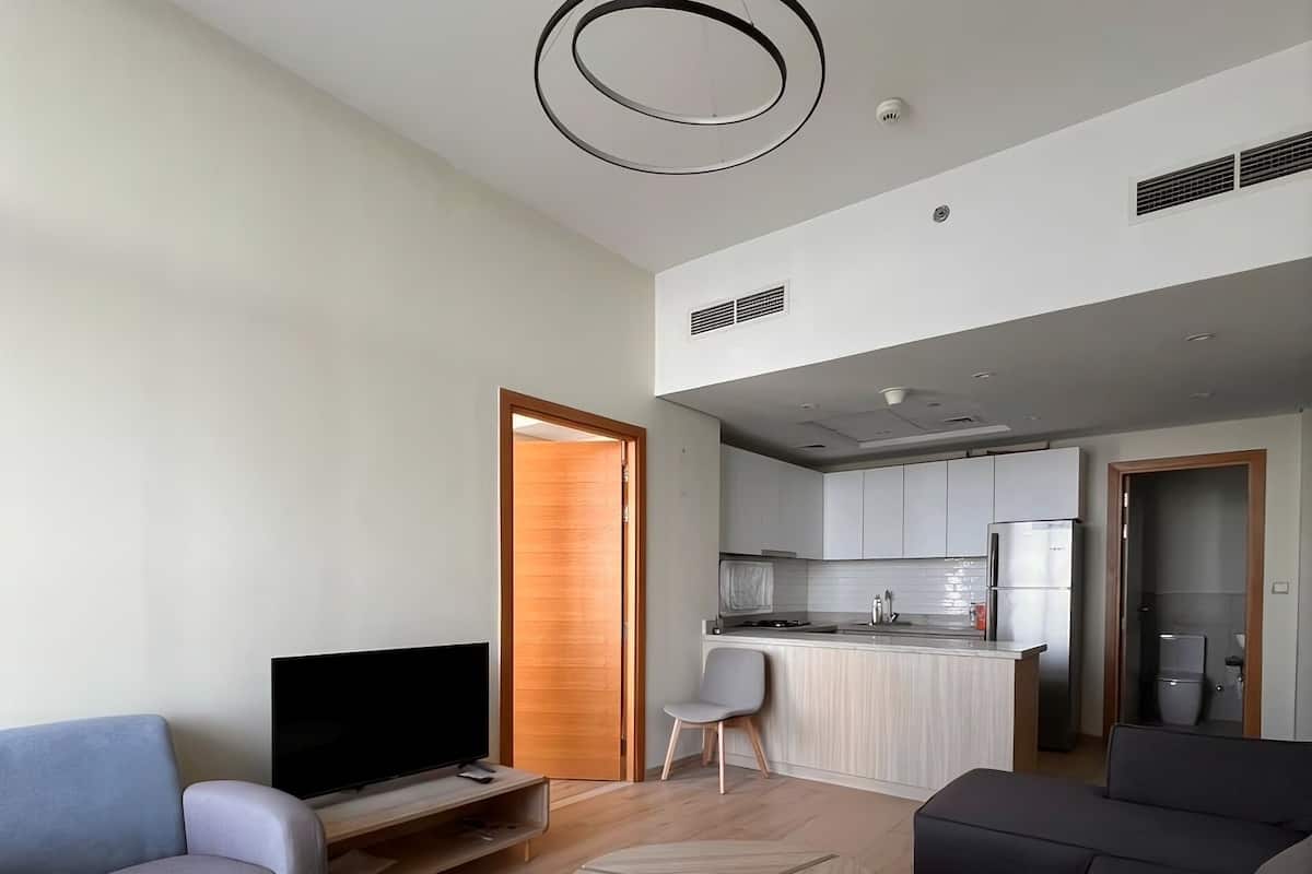 Comfort Apartment, Balcony, City View | Living area