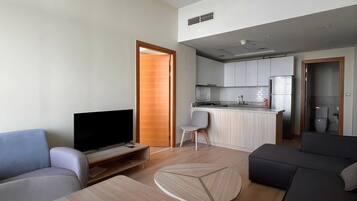 Appartement Confort, balcon, vue ville | Coin séjour