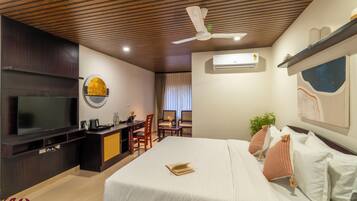 Superior Cottage, Balcony, Pool View