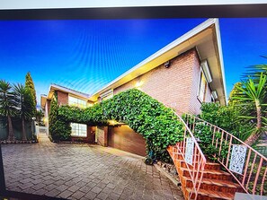 Exterior - Entire Private unit - 13 minutes to airport (Keilor Downs)