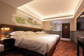 Senior Twin Room | Free minibar, desk, laptop workspace, blackout curtains - Nostalgia S Hotel  Xi'an Bell Tower (Xi'an)