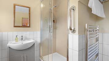 Standard Twin Room, Ensuite | Bathroom