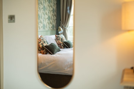 Double or Twin Room, Ensuite. The Slow & Easy