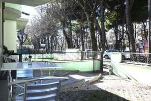Outdoor dining - RP01 - Cesenatico, large apartment with garden near the sea (Cesenatico)