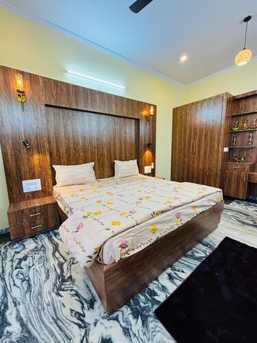 3-bedroom bed & breakfast in brilliant Jaipur with AC comfort