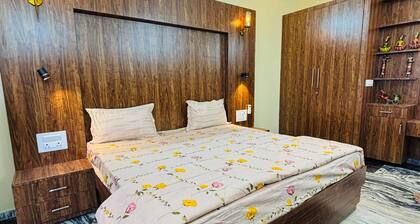 3-bedroom bed & breakfast in brilliant Jaipur with AC comfort