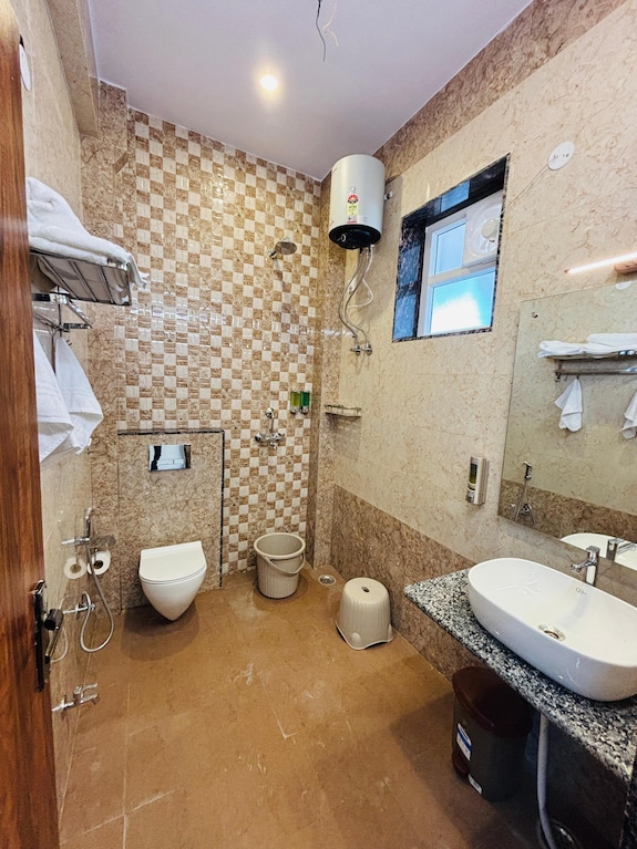 3-bedroom Bed & Breakfast In Brilliant Jaipur With Ac Comfort - Jaipur