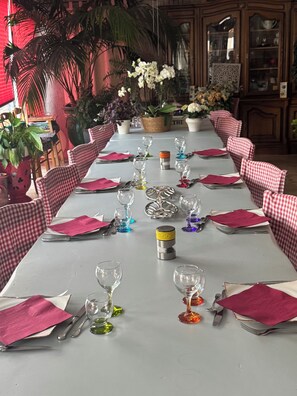 Banquet hall - Bed and breakfast with Monique and her daughter Caroline at the foot of Mont Ventoux (Bédoin)