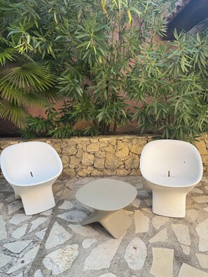 Property grounds - Bed and breakfast with Monique and her daughter Caroline at the foot of Mont Ventoux (Bédoin)