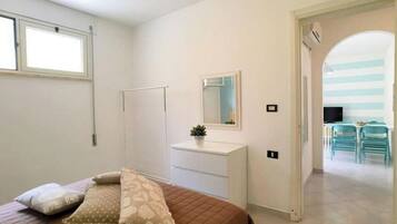 3 Schlafzimmer, Bügeleisen/Bügelbrett