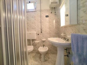 Bathroom - NARCISSUS APARTMENT NEAR THE SEA (Torre Vado)