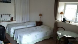 Room - At the gateway to the Monts d'Ardèche, a haven of relaxation, swimming pool and panoramic views (Empurany)