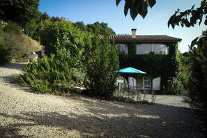 Property grounds - At the gateway to the Monts d'Ardèche, a haven of relaxation, swimming pool and panoramic views (Empurany)