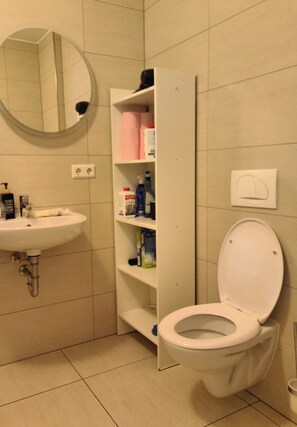 Bathroom - Elegant Apartment at Luxembourg Gare (Luxembourg)