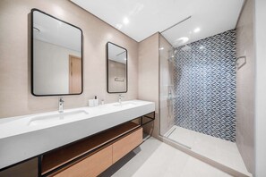 Shower, hair dryer, towels - Free housekeeping visits during your stay - StayShort - Stunning 2 Bed in Mina Rashid that Sleeps 3! (Mina Rashid)