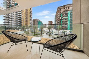 Terrace/patio - Free housekeeping visits during your stay - StayShort - Stunning 2 Bed in Mina Rashid that Sleeps 3! (Mina Rashid)