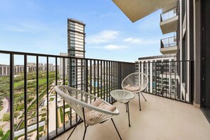 Property grounds - Free housekeeping visits during your stay - StayShort - 2 Bedroom sleeps 4 in Dubai Hills with Balcony! (Dubai Hills Estate)