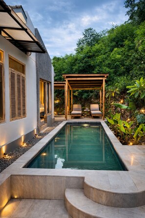Villa familiar, 2 habitaciones, vistas al jardín | Piscina | Una piscina al aire libre