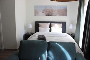 Iron/ironing board, free WiFi, bed sheets - Center Monet (Ghent)