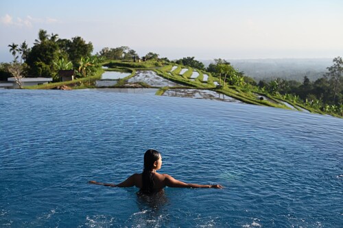 Meadow Hills Villa by Mahaprana