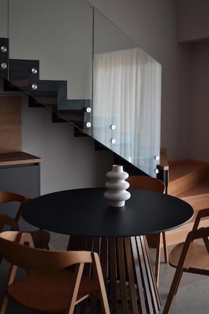 Duplex luxueux, balcon, vue sur le lac | Restauration