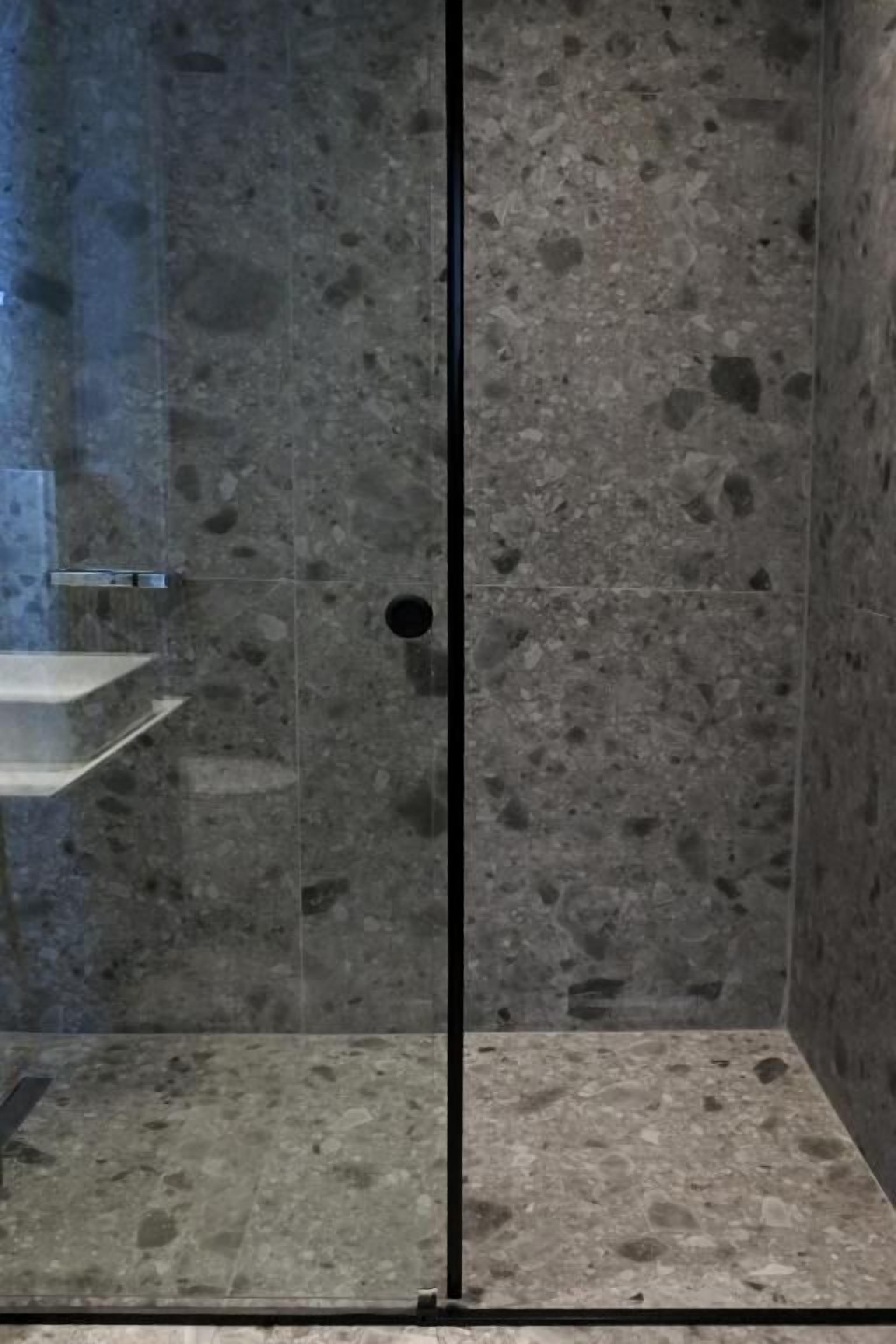 Superior Suite, Balcony, Garden View | Bathroom | Shower, free toiletries, hair dryer, slippers